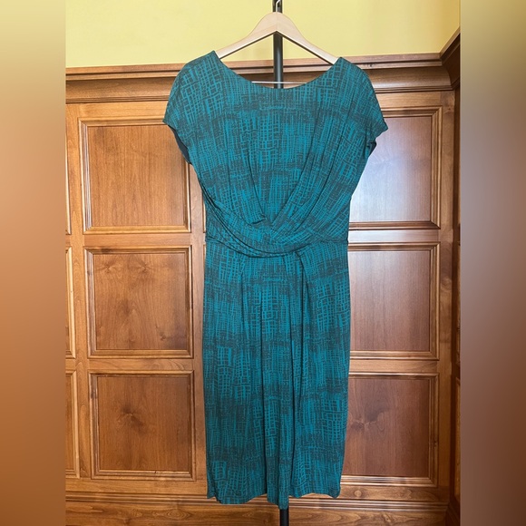 MaxMara Dresses & Skirts - MaxMara Dress Cap Sleeves Emerald Green Size 12